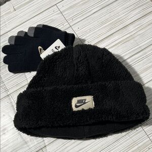 Nike 2 piece‎ set gloves & fleece beanie Black unisex size 8/20 youth 9A3070-023